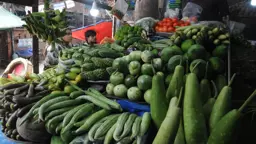 স্বস্তি নেই বাজারে, দাম বেড়েছে আটা-ময়দা-ডিম ও মাছের  