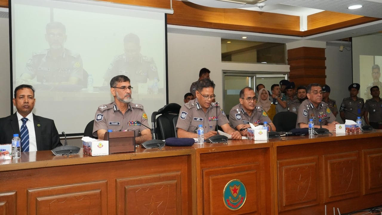 স্মার্ট পুলিশিংয়ের পথে ডিএমপি, কৃত্রিম বুদ্ধিমত্তাসহ ৯ ডিজিটাল সেবার যাত্রা