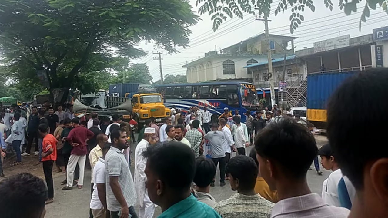 সীতাকুণ্ডে বিএনপির দু’গ্রুপের সংঘর্ষ, গুলি-ককটেল বিস্ফোরণের অভিযোগ