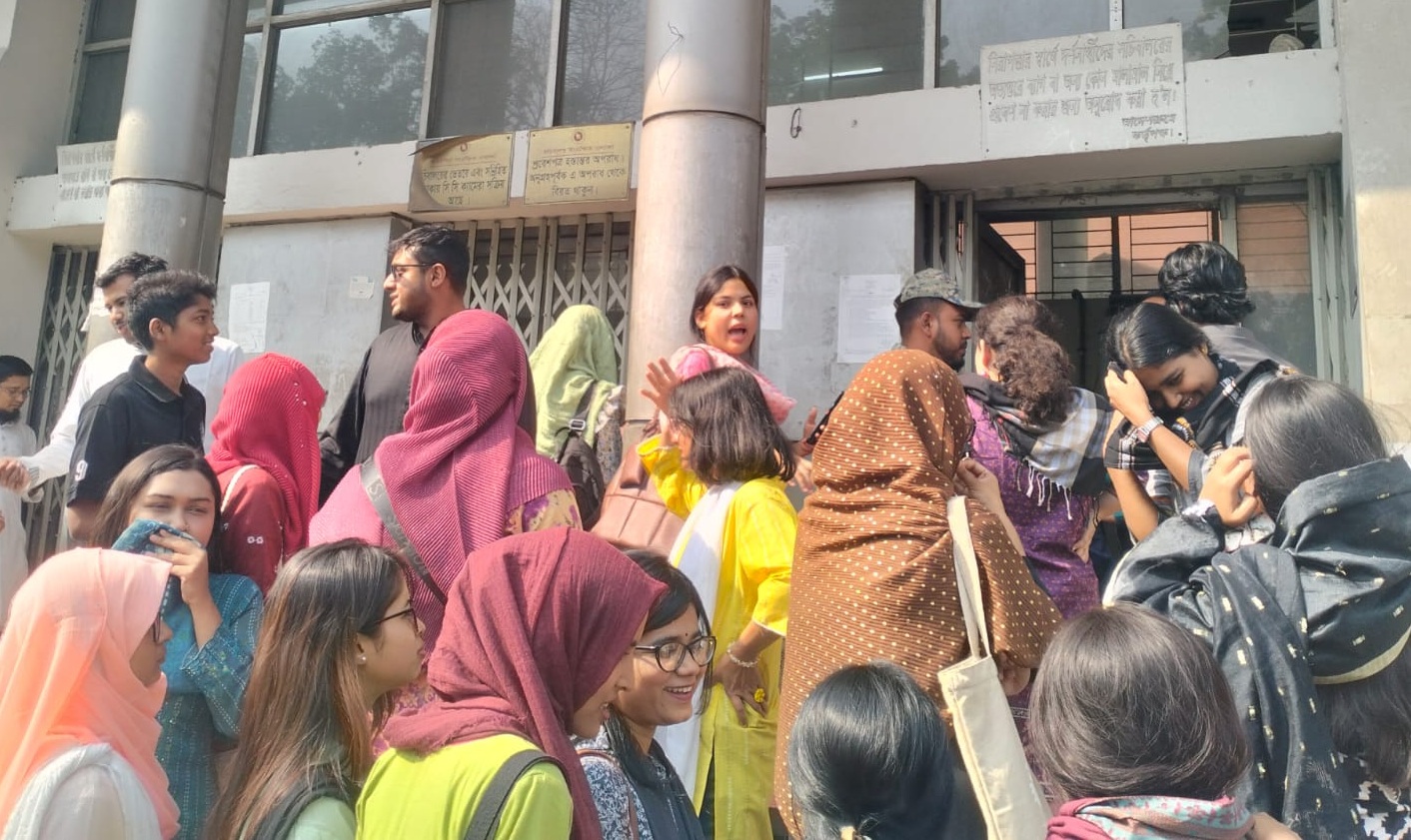 পাঁচ দাবিতে আইন উপদেষ্টার সঙ্গে ধর্ষণবিরোধী মঞ্চের সাক্ষাৎ