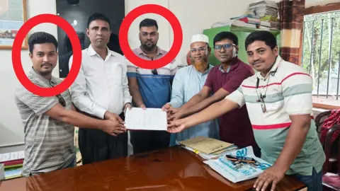 প্রতারণার প্রতিবাদ করায় লাঞ্ছিত ক্রেতা, টেনেহিঁচড়ে চেম্বারে নেওয়ার অভিযোগ