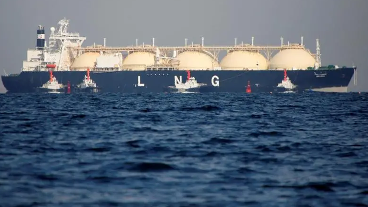 দুই মাস পর হরমুজ প্রণালি পার হলো এলএনজিবাহী ট্যাংকার