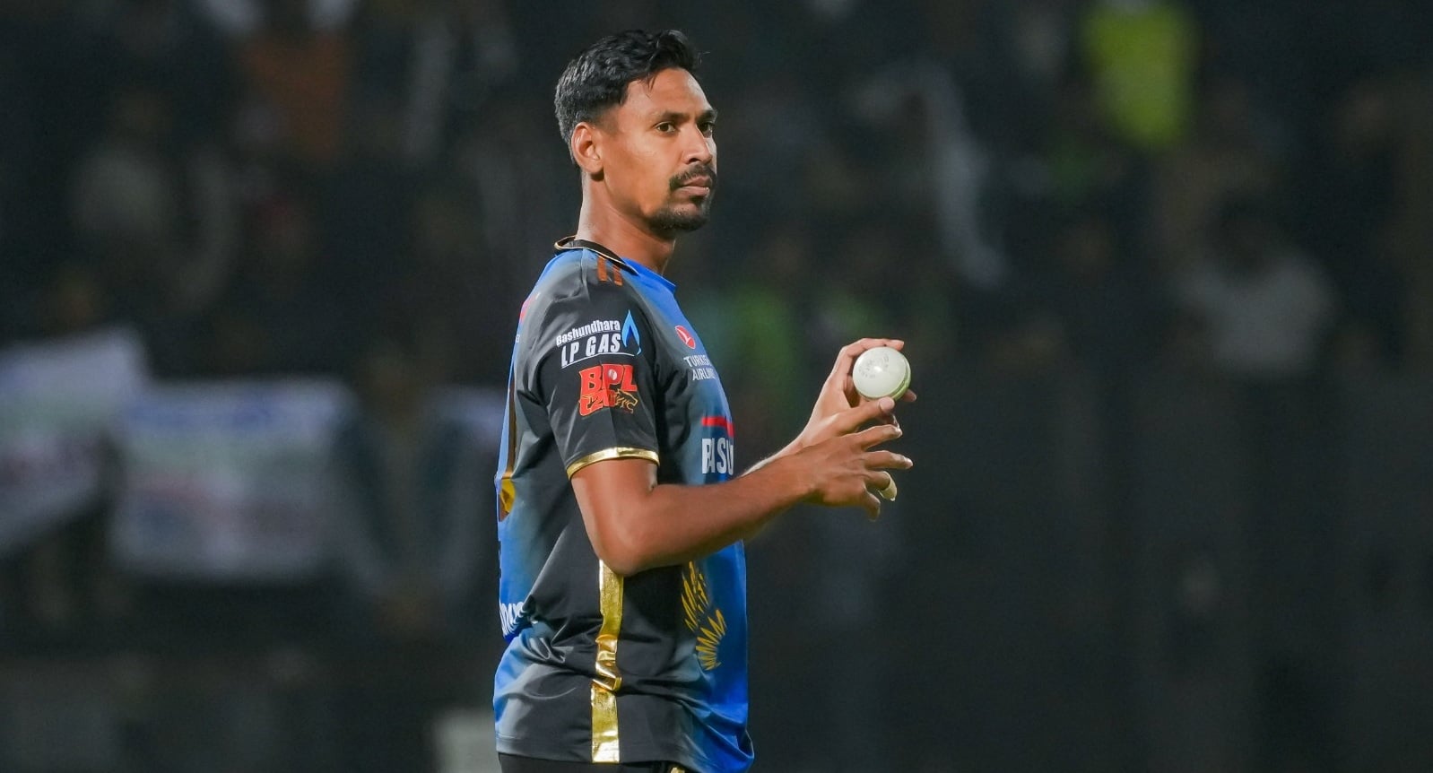 মোস্তাফিজের ৪০০