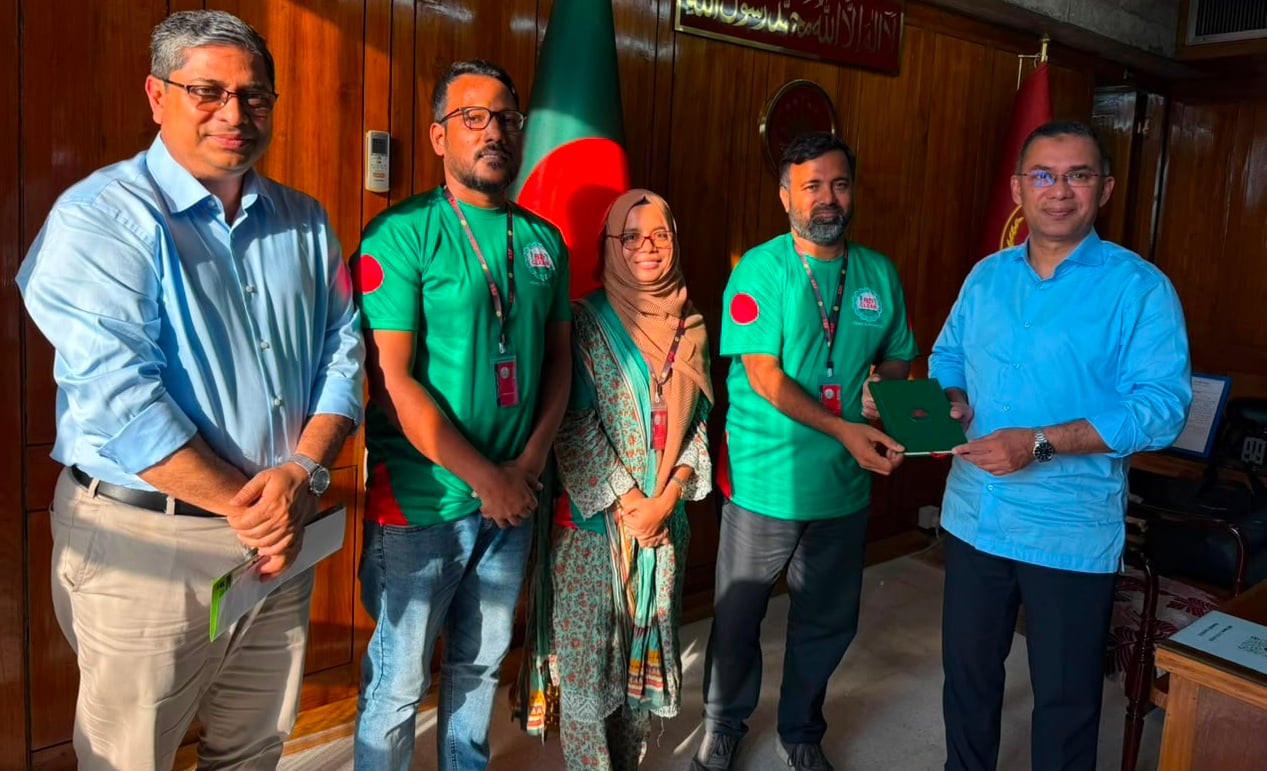 প্রধানমন্ত্রীর সঙ্গে বিডি ক্লিন প্রতিনিধিদলের সৌজন্য সাক্ষাৎ