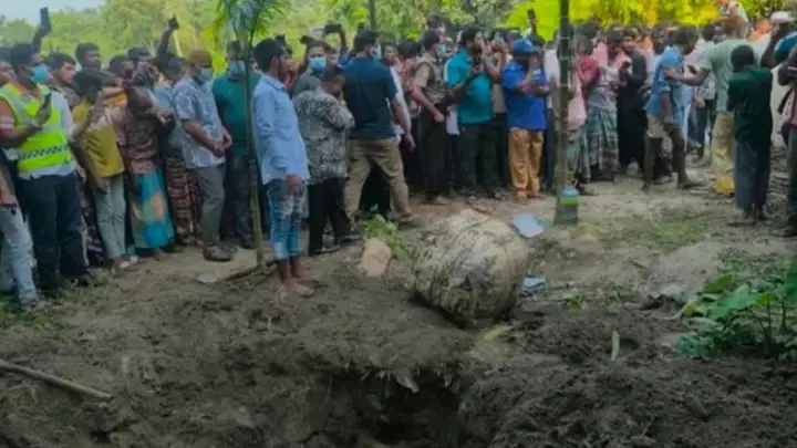 ঢাকায় হত্যা, নীলফামারিতে মাটির নিচ থেকে মিলল কার্টনবন্দি লাশ