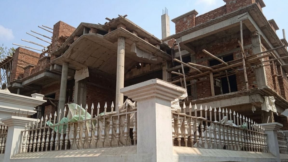 সংরক্ষিত বনভূমি দখল করে বহুতল ভবন নির্মাণের অভিযোগ