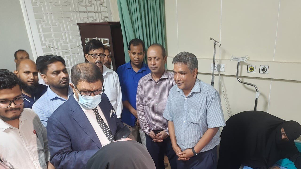 আমার দেশে সংবাদ প্রকাশের পর জোড়ালাগা জমজ শিশুর সরকারি চিকিৎসা