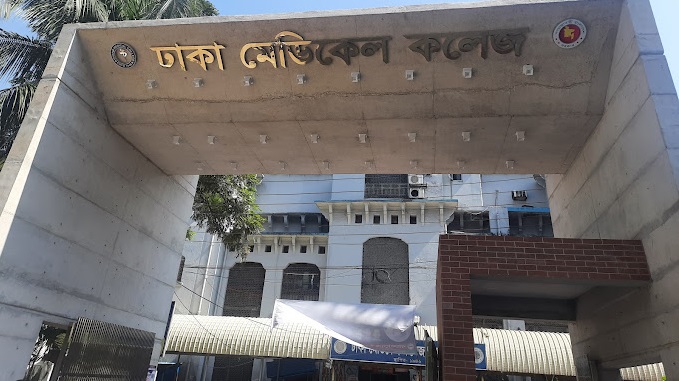 আদাবরে ছিনতাইকারীর ধারালো অস্ত্রের আঘাতে যুবকের কব্জি বিচ্ছিন্ন
