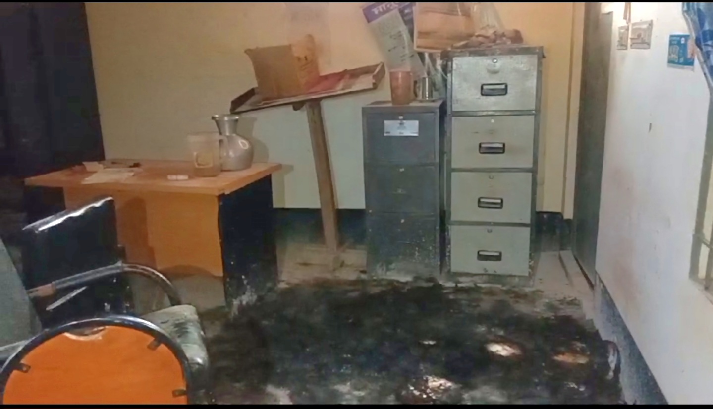 তজুমদ্দিনে মাদ্রাসা চুরির পর কক্ষে আগুন