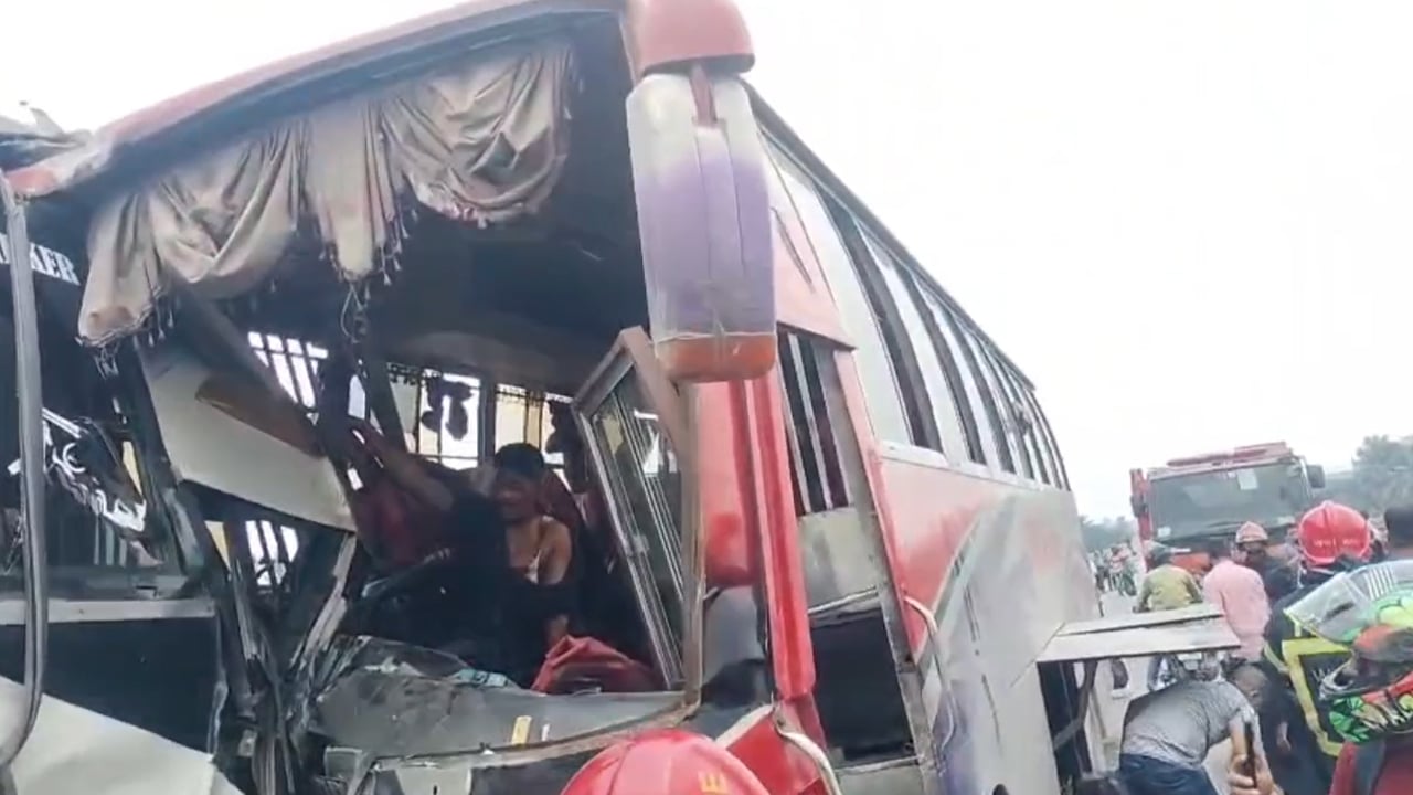 গাজীপুরে আলাদা সড়ক দুর্ঘটনা: নিহত ১, আহত ২৫