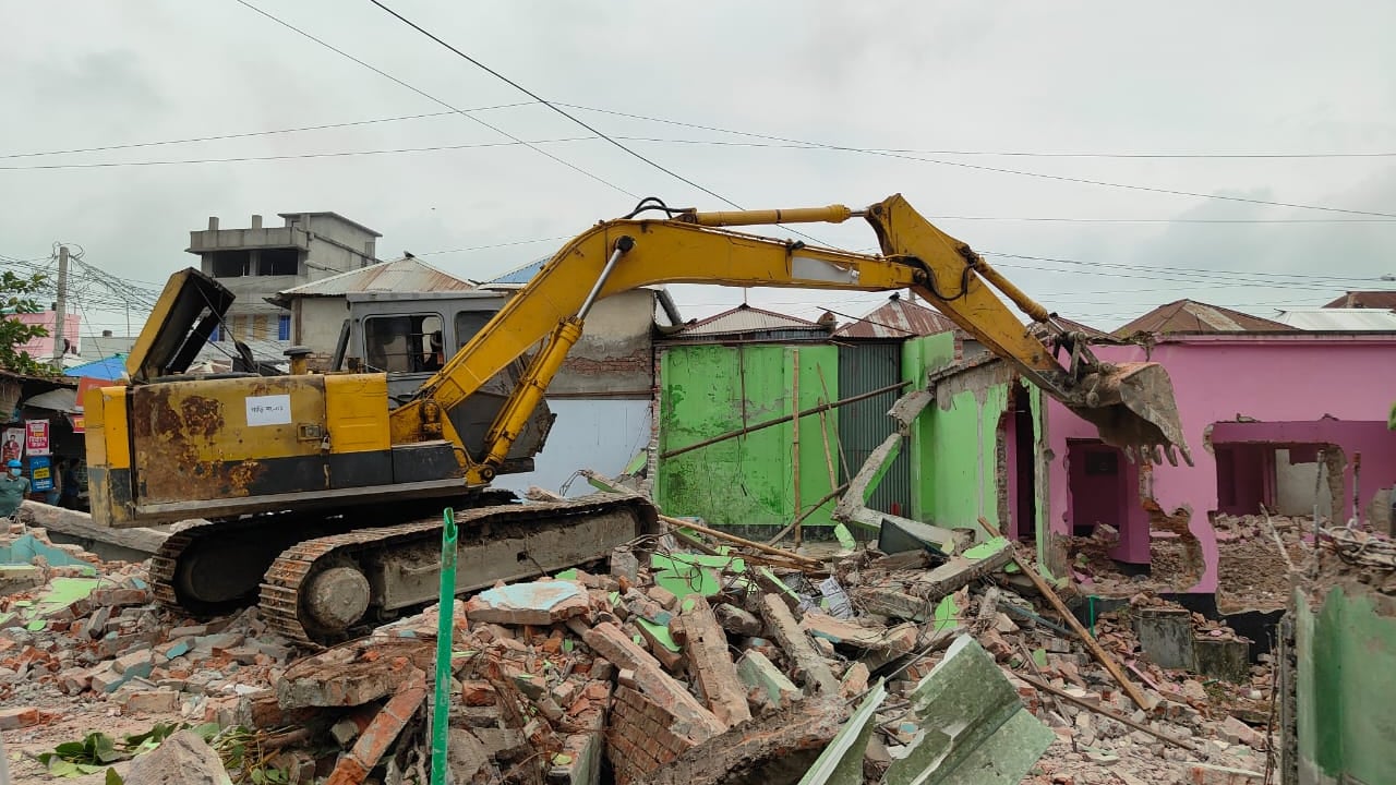 গোপালগঞ্জে ফ্যাসিস্ট আমলের প্রভাবশালীদের ১৯৩  অবৈধ স্থাপনা উচ্ছেদ