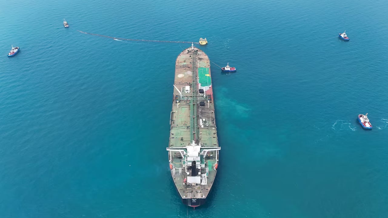 ইরান যুদ্ধে অচলাবস্থায় হরমুজ প্রণালি