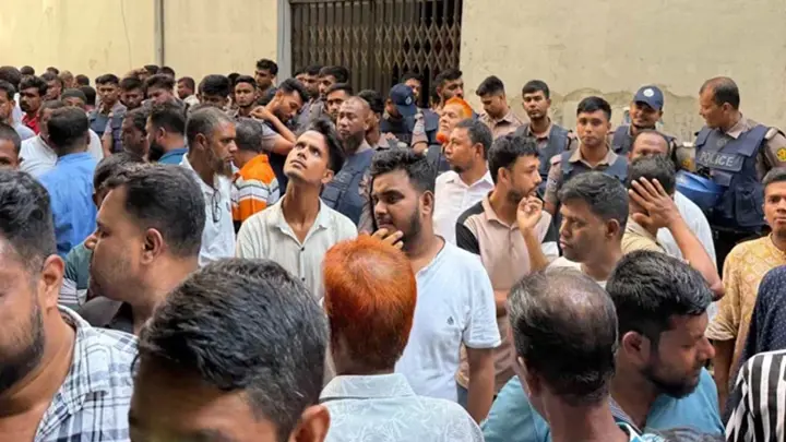 জাসদ কার্যালয়ে গোপন বৈঠক, আ.লীগের শতাধিক নেতাকর্মী আটক