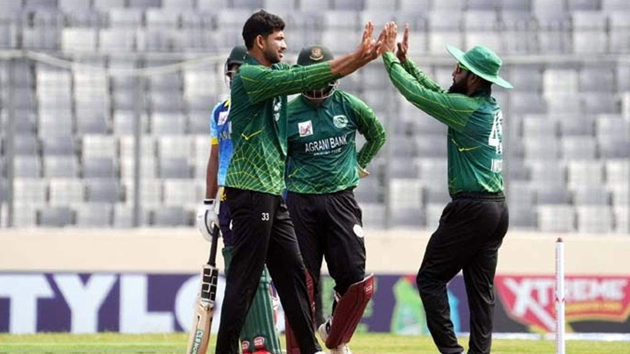 ডিপিএলে প্রথম দিনই অঘটন