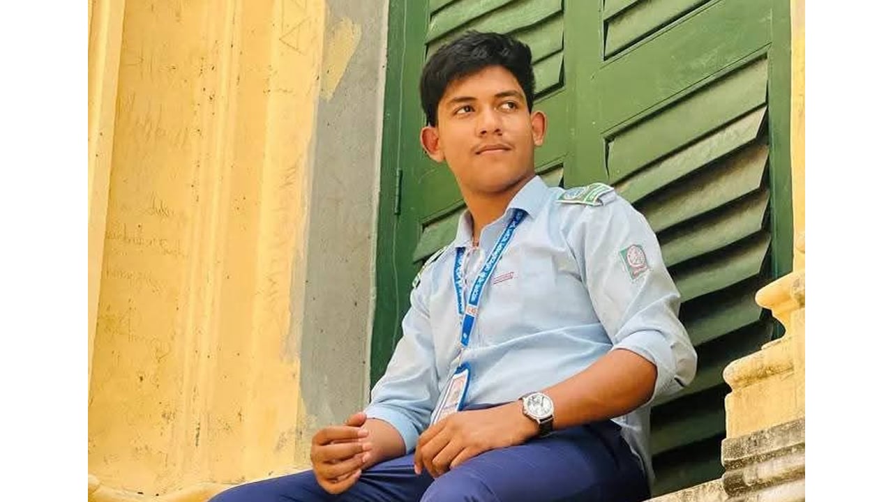 চিরিরবন্দরে সড়ক দুর্ঘটনায় কলেজ ছাত্রের মৃত্যু