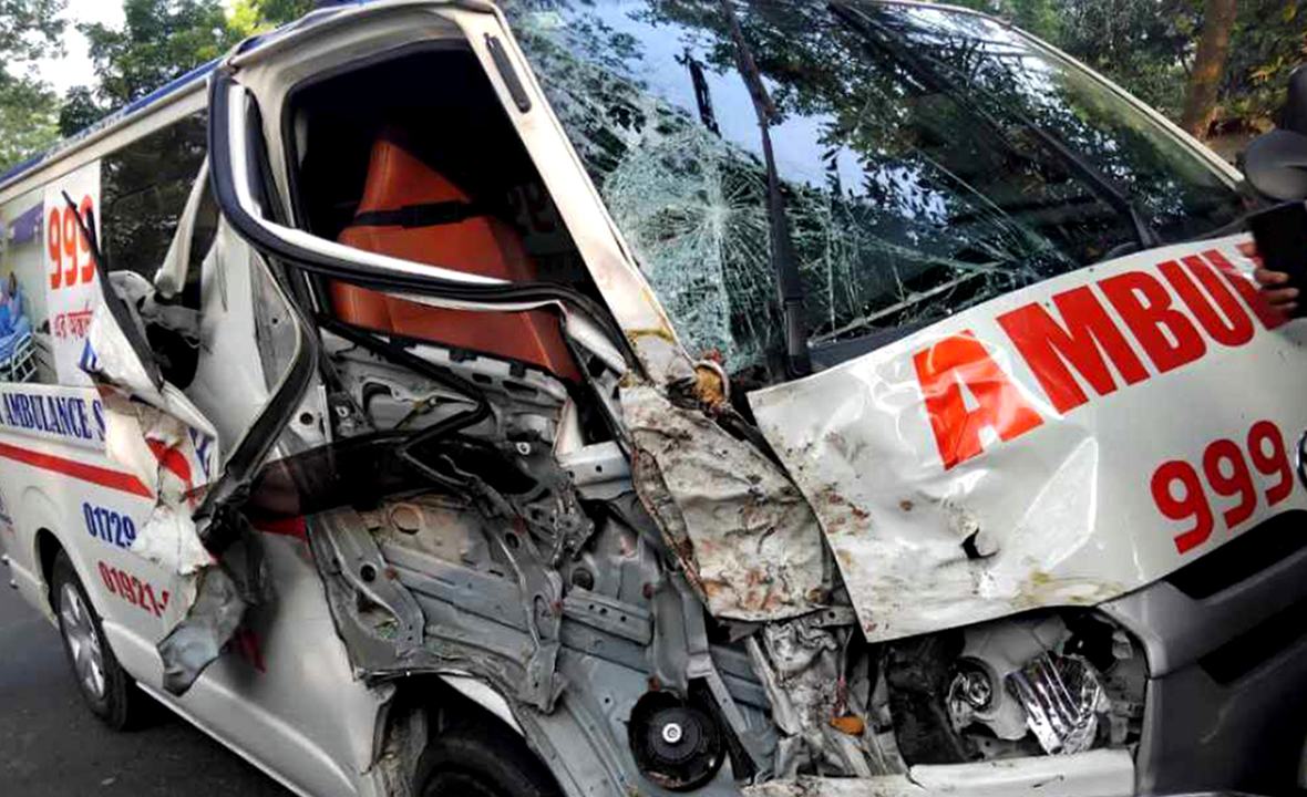 যশোর বেনাপোল মহাসড়কে অ্যাম্বুলেন্স-ভ্যানের সংঘর্ষে নিহত ৩