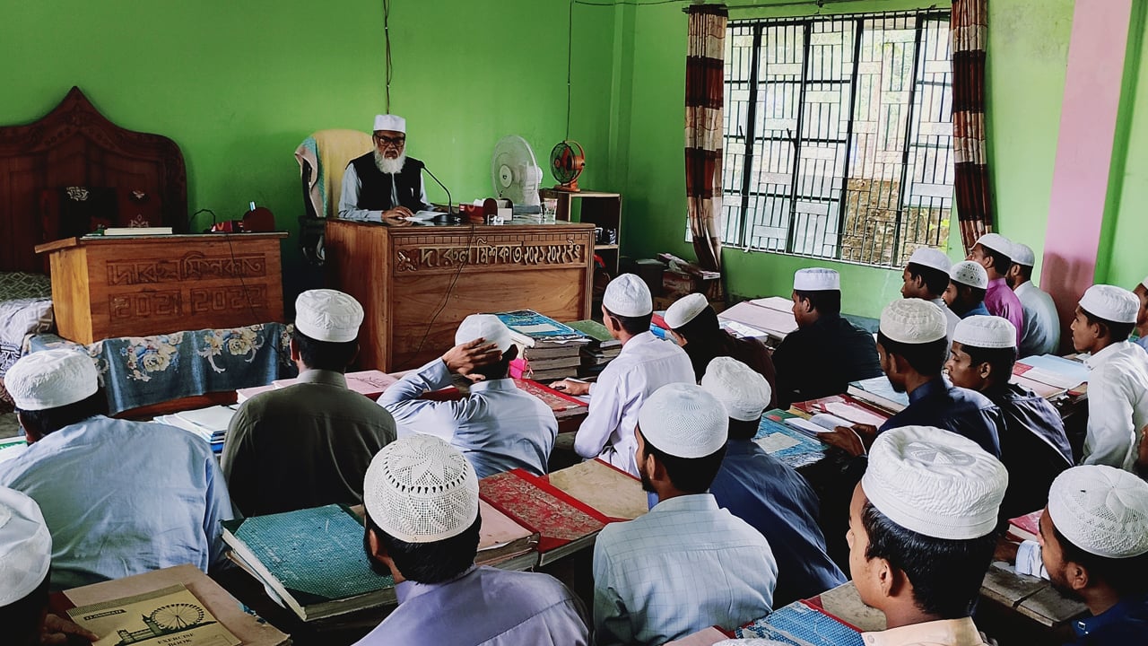 সরকারি দায়িত্ব শেষে শিক্ষকতায় ফিরলেন সাবেক ধর্ম উপদেষ্টা