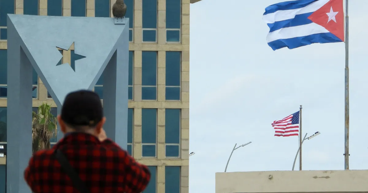 তেল সরবরাহ ইস্যুতে যুক্তরাষ্ট্রের সঙ্গে যোগাযোগ করছে কিউবা