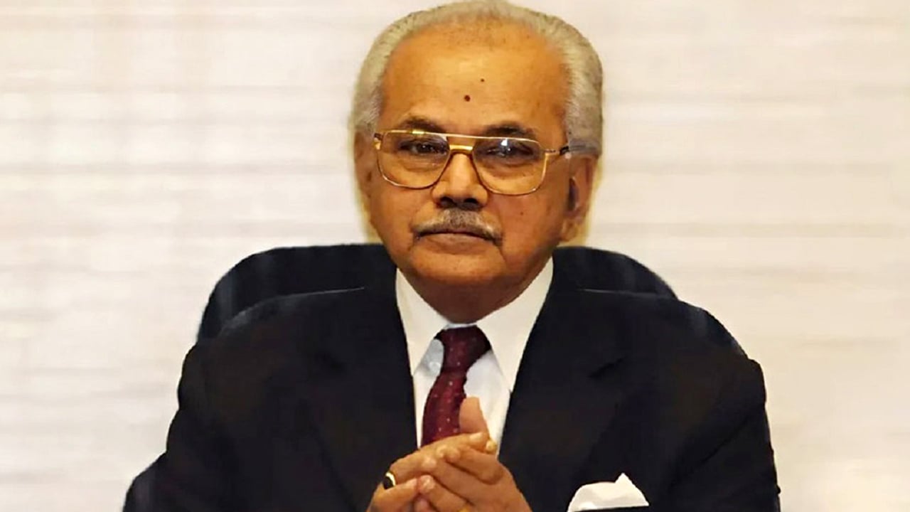 এ কে খন্দকার মারা গেছেন