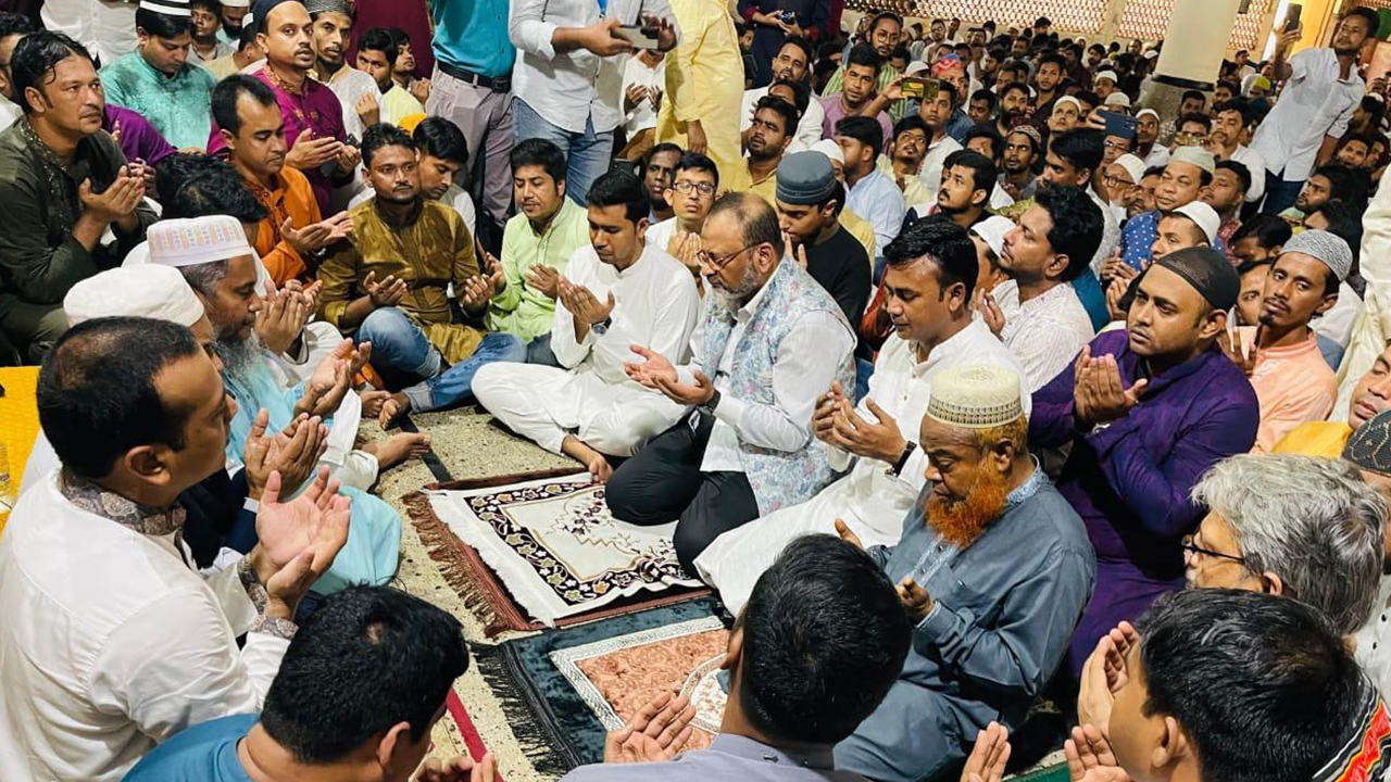 খালেদা জিয়ার জন্মবার্ষিকীতে ঢাবি ছাত্রদলের দোয়া