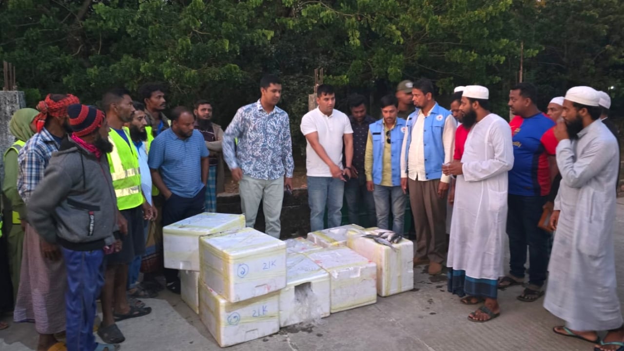 কুয়াকাটায় ৯০০ কেজি জাটকা উদ্ধার, জরিমানা