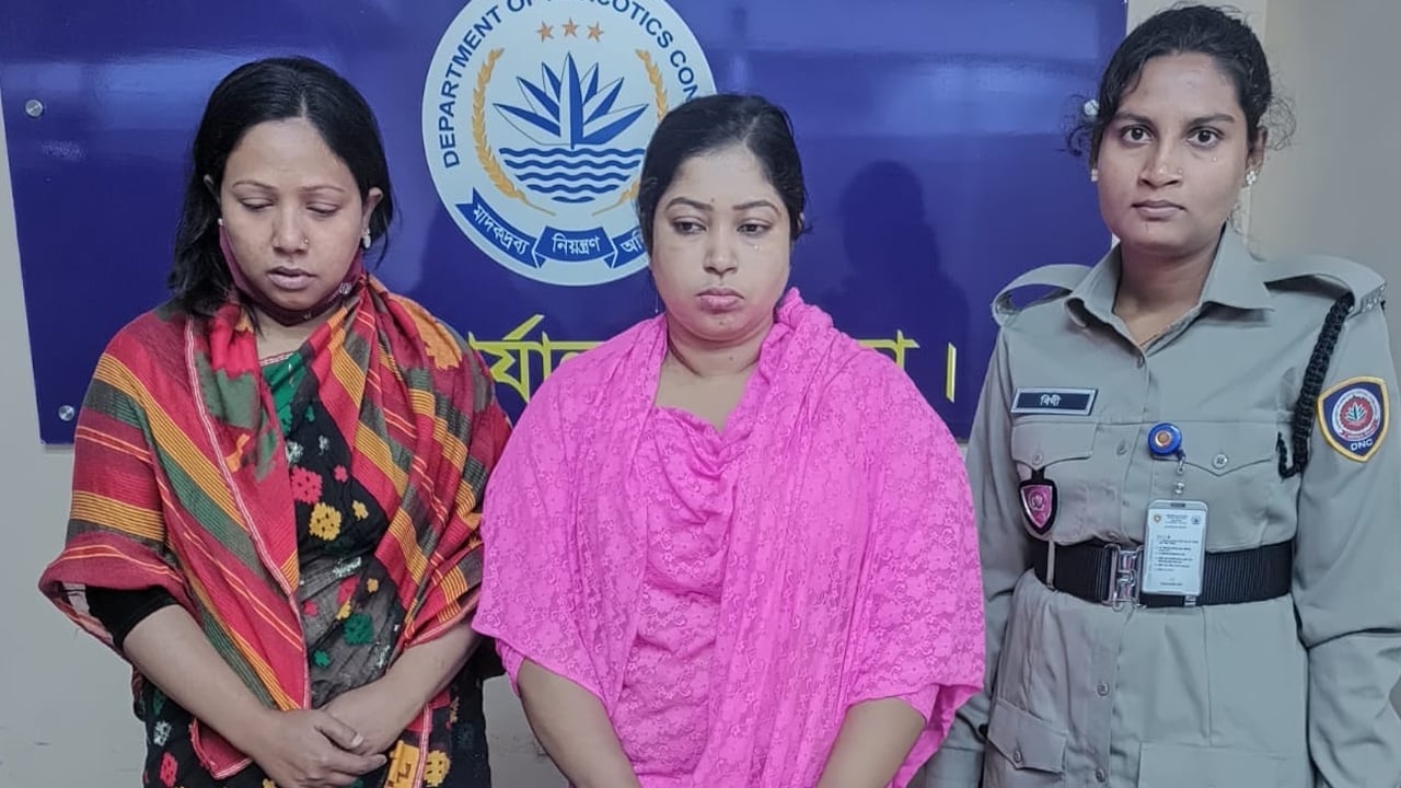 বিপুল পরিমাণ ইয়াবাসহ ননদ–ভাবী আটক