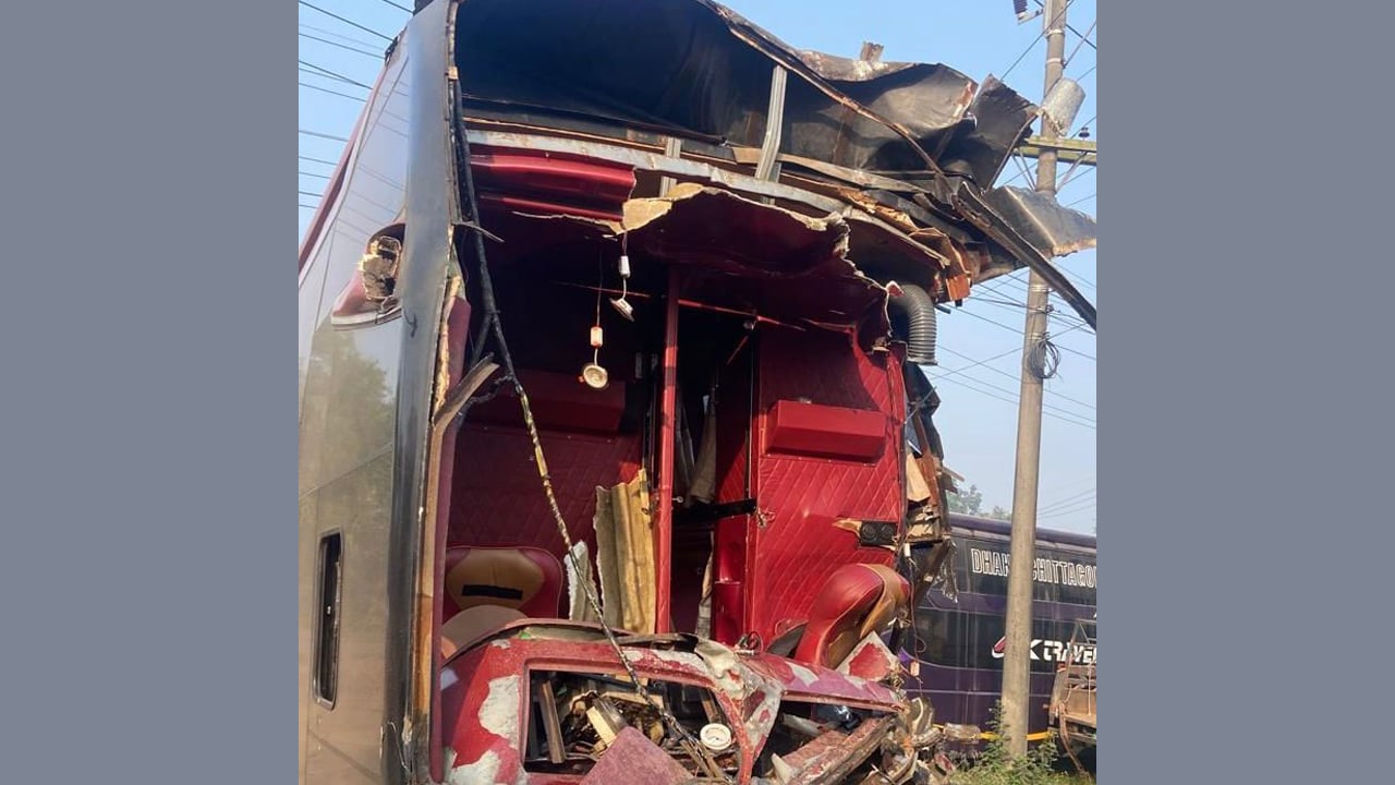 চৌদ্দগ্রামে বাস-ট্রাকের সংঘর্ষে যুবক নিহত, আহত ৫