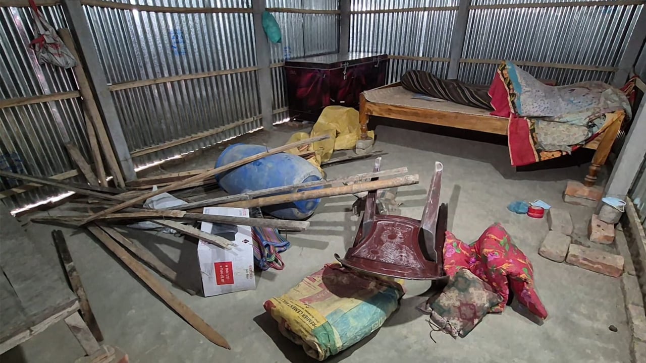 জুলাই গণঅভ্যুত্থানে শহীদ কমরউদ্দিনের বাড়িতে হামলা