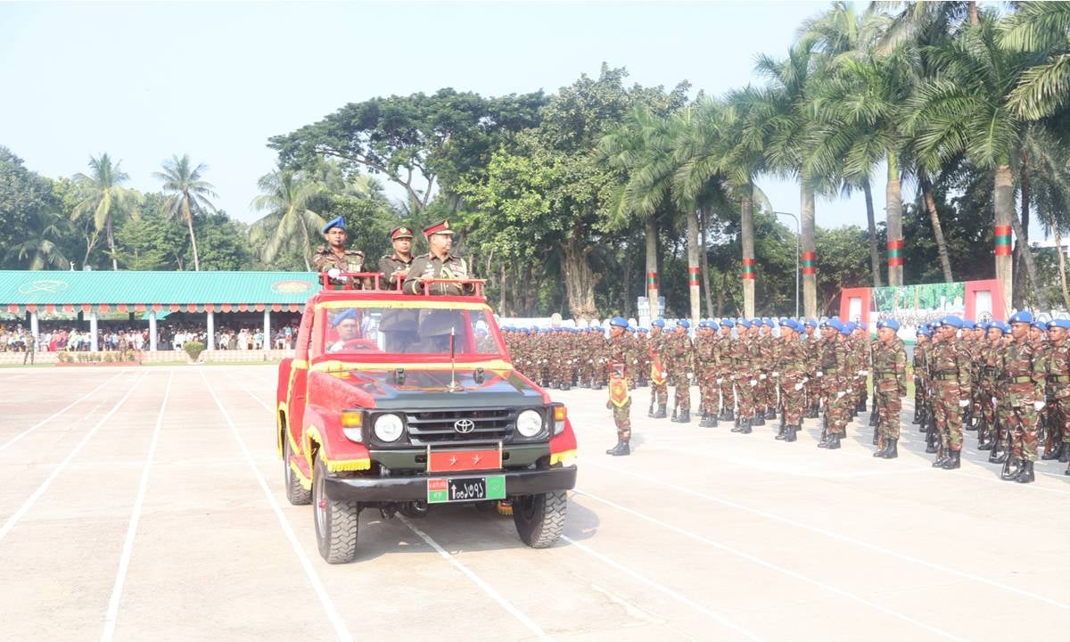 আর্মি সার্ভিস কোর ও আর্মি মেডিকেল কোরের কুচকাওয়াজ অনুষ্ঠিত