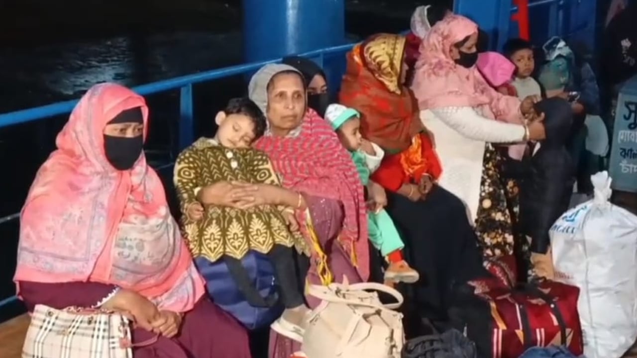 বরিশালের সঙ্গে সারা দেশের নৌ চলাচল বন্ধ, দুর্ভোগে যাত্রীরা