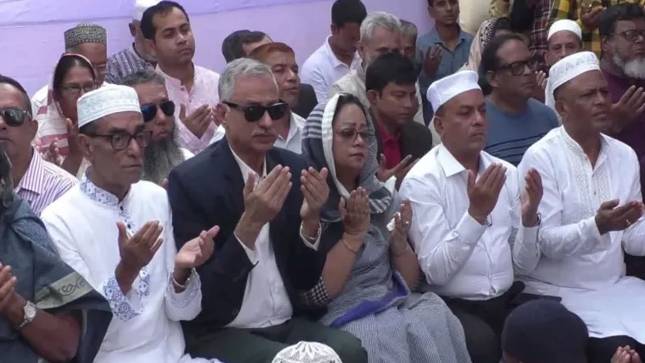 খালেদা জিয়ার রোগমুক্তি কামনায় বরিশালে দোয়া ও মোনাজাত