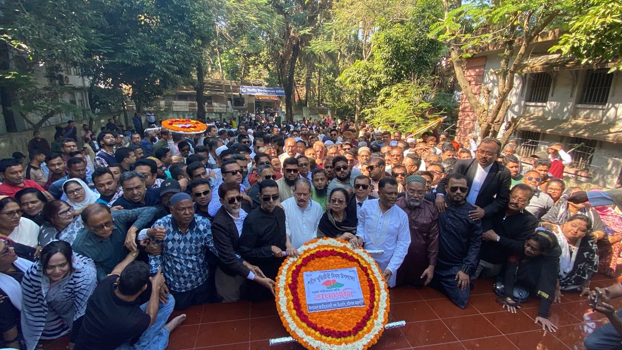 শহীদ বুদ্ধিজীবী দিবসে শ্রদ্ধা জানাতে গিয়ে বিএনপির দুপক্ষের সংঘর্ষ