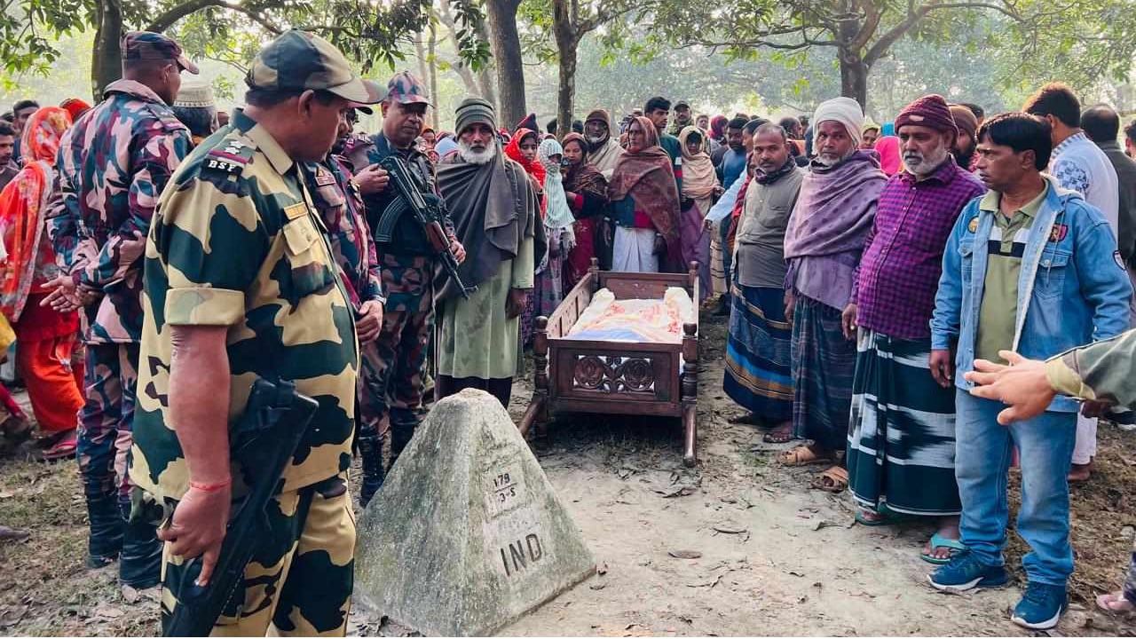 সীমান্তে ভারতীয় নারীর লাশ দেখতে পেলেন বাংলাদেশি স্বজনরা