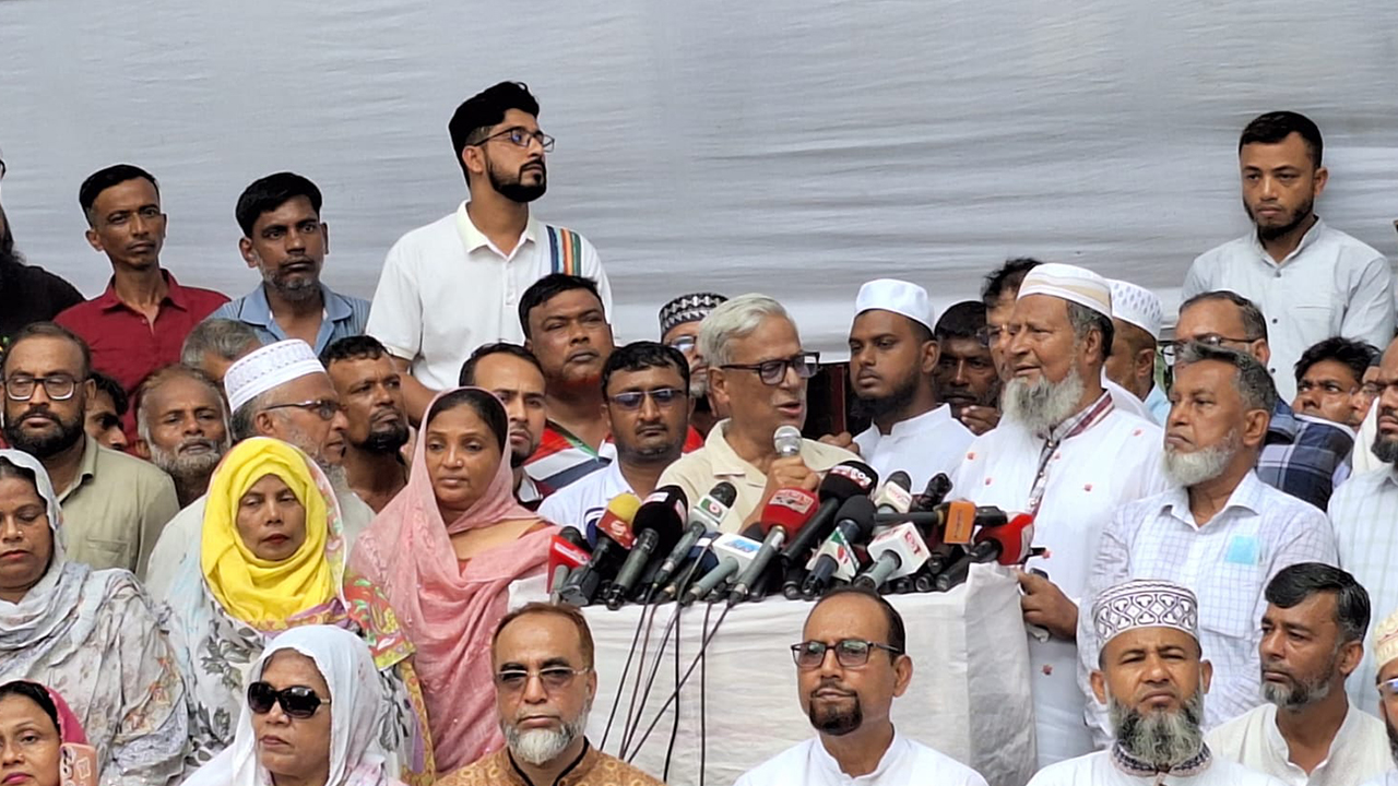 নির্বাচন বানচালকারীরা আপনার কাছাকাছি রয়েছে- প্রধান উপদেষ্টাকে ফারুক