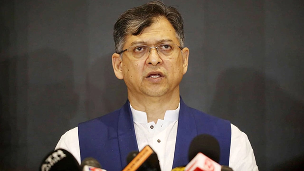 অসাংবিধানিক আবদার মেনে জাতিকে সংকটে ফেলা যাবে না