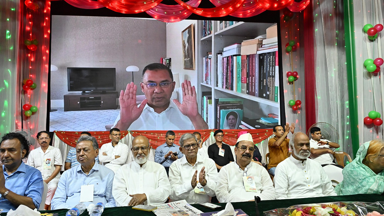 এই সরকার যত বেশি ক্ষমতায় থাকবে তত দুর্বলতা প্রকাশ পাবে