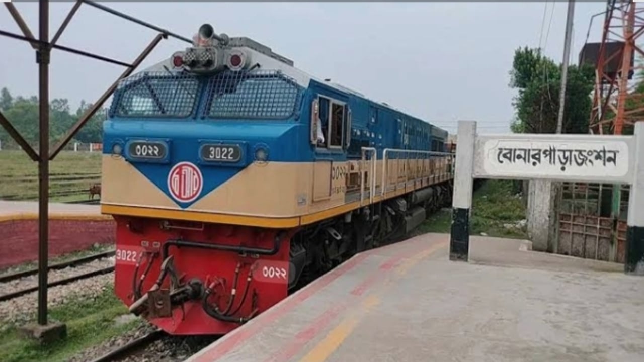 বোনারপাড়া জংশন স্টেশনে ট্রেনে কাটা পড়ে যুবকের মৃত্যু