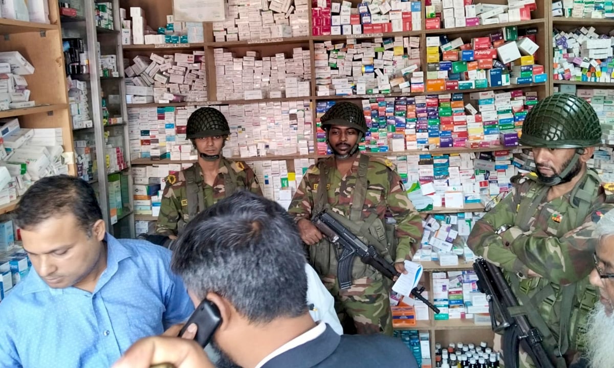 যৌথ বাহিনীর অভিযানে হাইমচরে ৭ প্রতিষ্ঠানকে জরিমানা