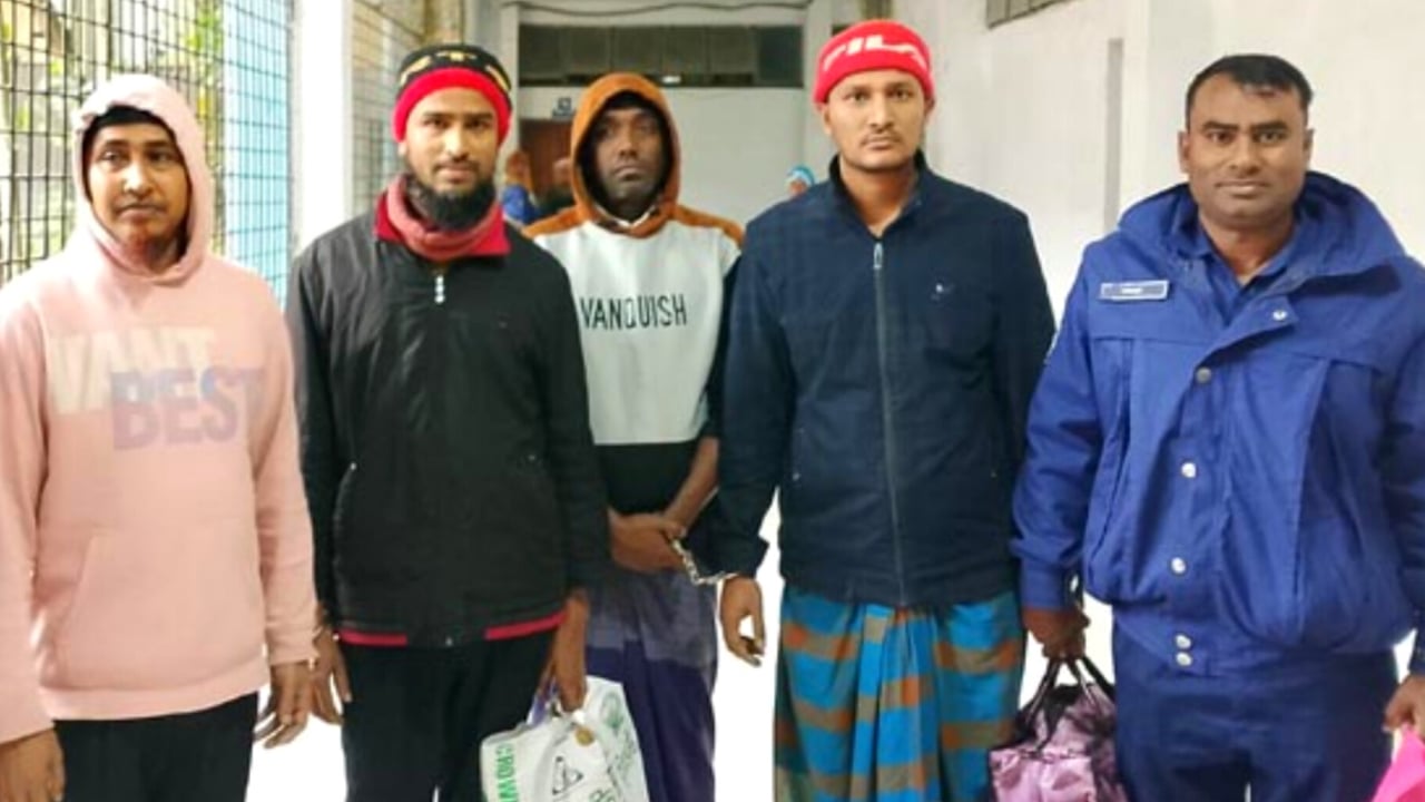 মেঘনায় লঞ্চ সংঘর্ষের ঘটনায় ১৮ জনের বিরুদ্ধে মামলা, আটক ৪