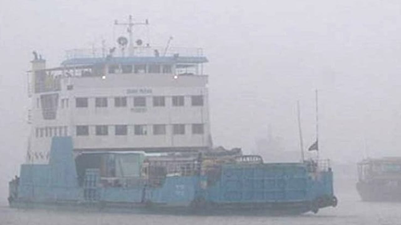 ঘন কুয়াশায় শরীয়তপুর–চাঁদপুর রুটে ফেরি চলাচল বন্ধ