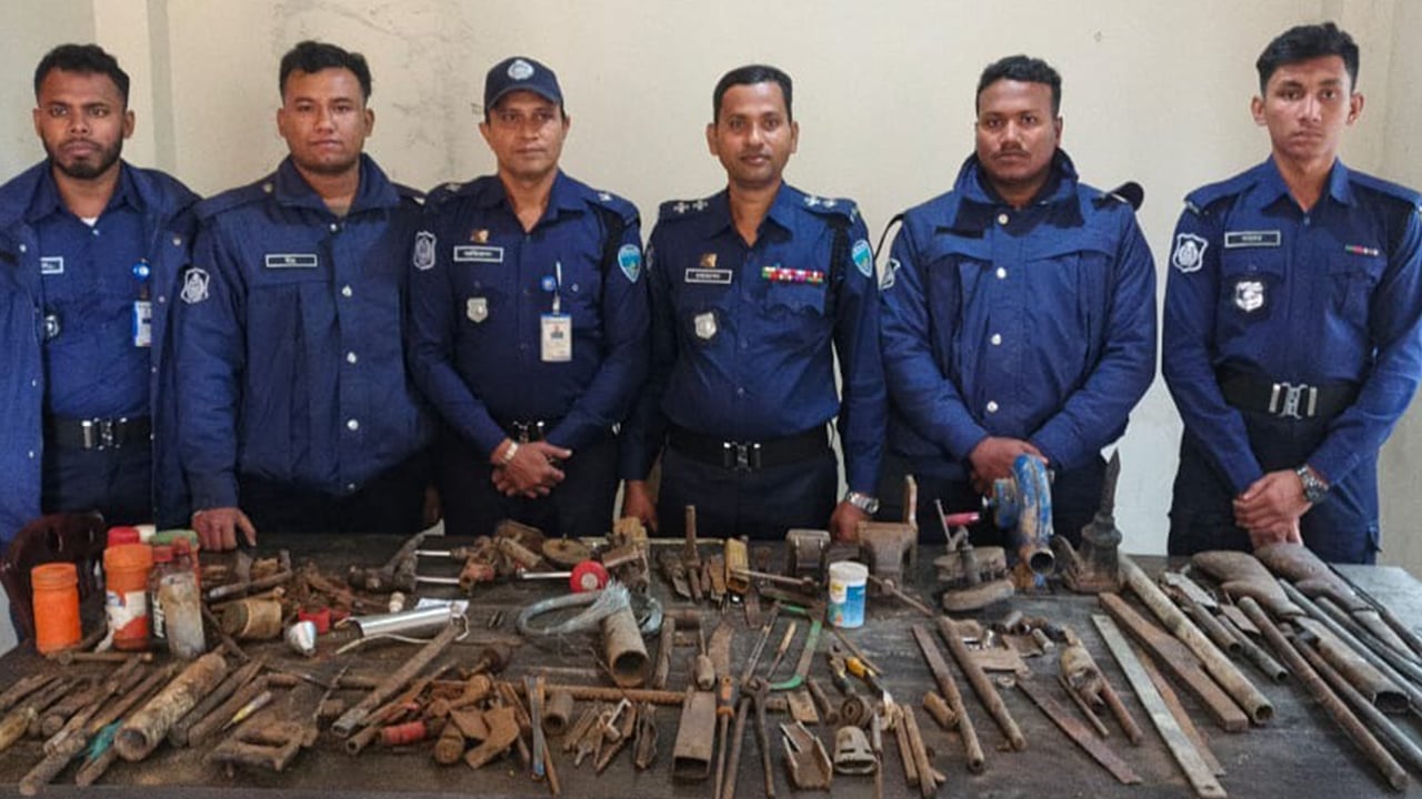 কক্সবাজারের গহিন পাহাড়ে অস্ত্রের কারখানার সন্ধান