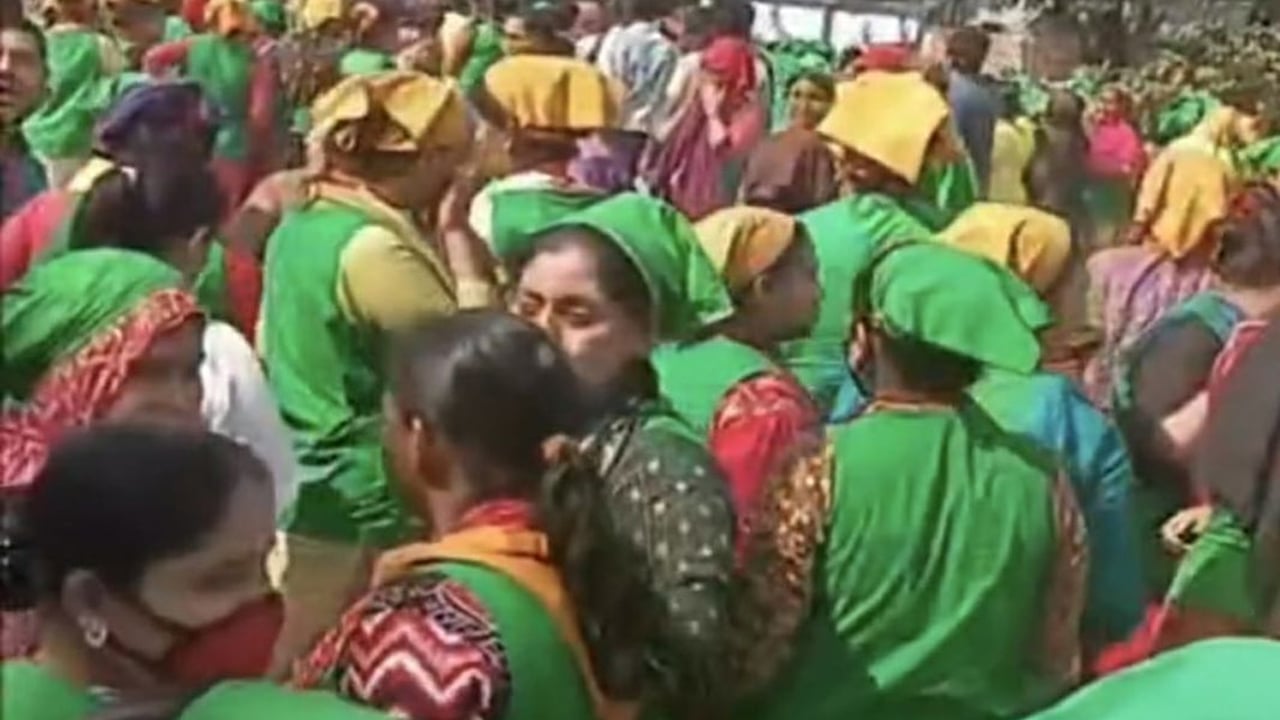 কুমিল্লা ইপিজেডে ভূমিকম্প আতঙ্কে অজ্ঞান ৮০ নারী শ্রমিক