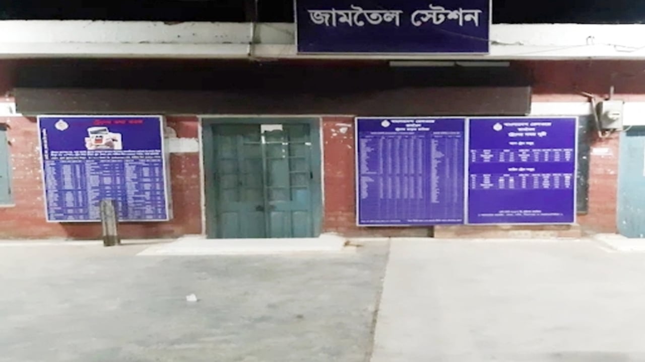 চিত্রা এক্সপ্রেস ট্রেনে পেট্রলবোমা নিক্ষেপ