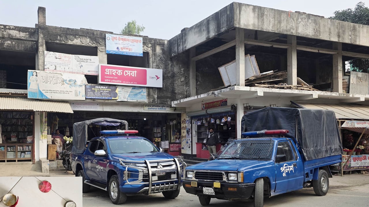 ধুনটে বাণিজ্যিক ভবনে ককটেল বিস্ফোরণ