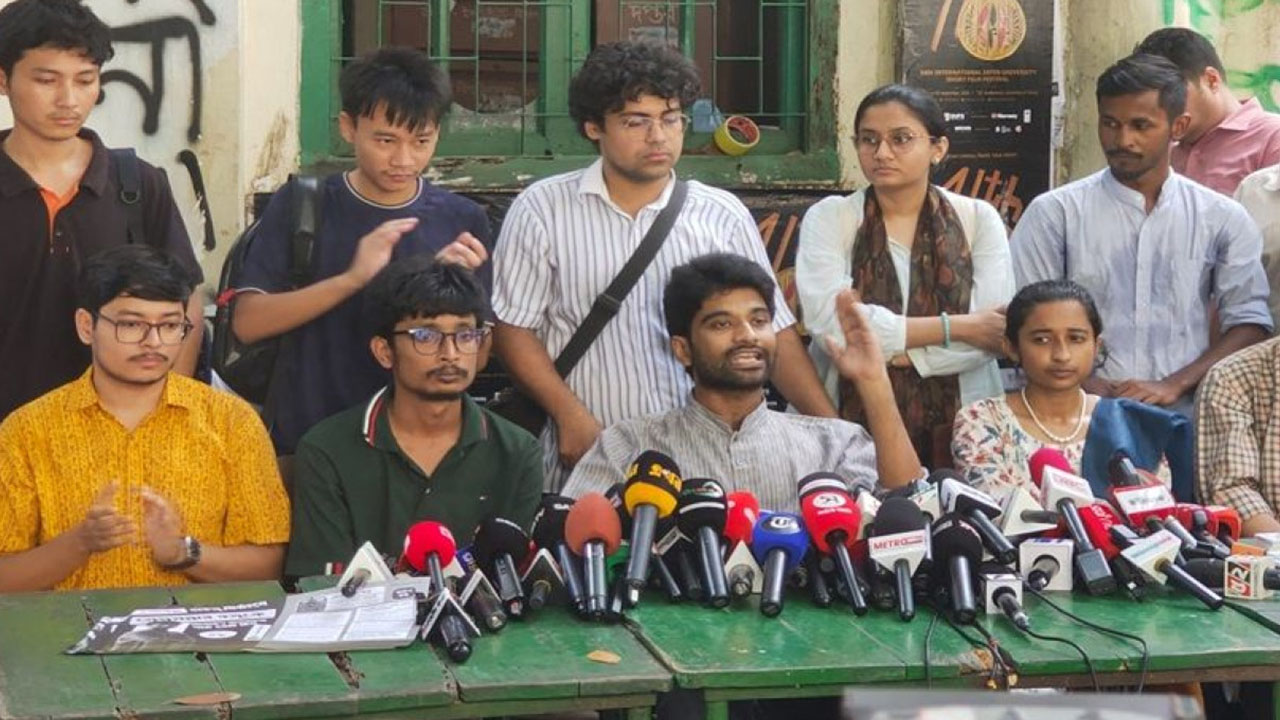 শিক্ষার্থীদের ভোটই স্বাধীনতাবিরোধীদের রুখে দেওয়ার নির্ণায়ক