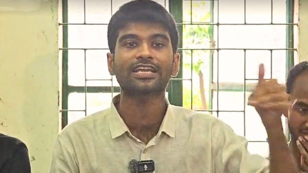 ডাকসু নিয়ে গ্যাঞ্জাম করতে আসিনি, প্রশ্ন করতে এসেছি: মেঘমাল্লার বসু