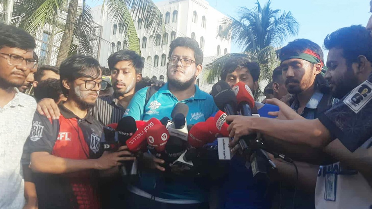 কমিটি প্রত্যাখ্যান, স্বরাষ্ট্র উপদেষ্টার ক্ষমা চাওয়াসহ ৫ দাবি প্রকৌশল শিক্ষার্থীদের