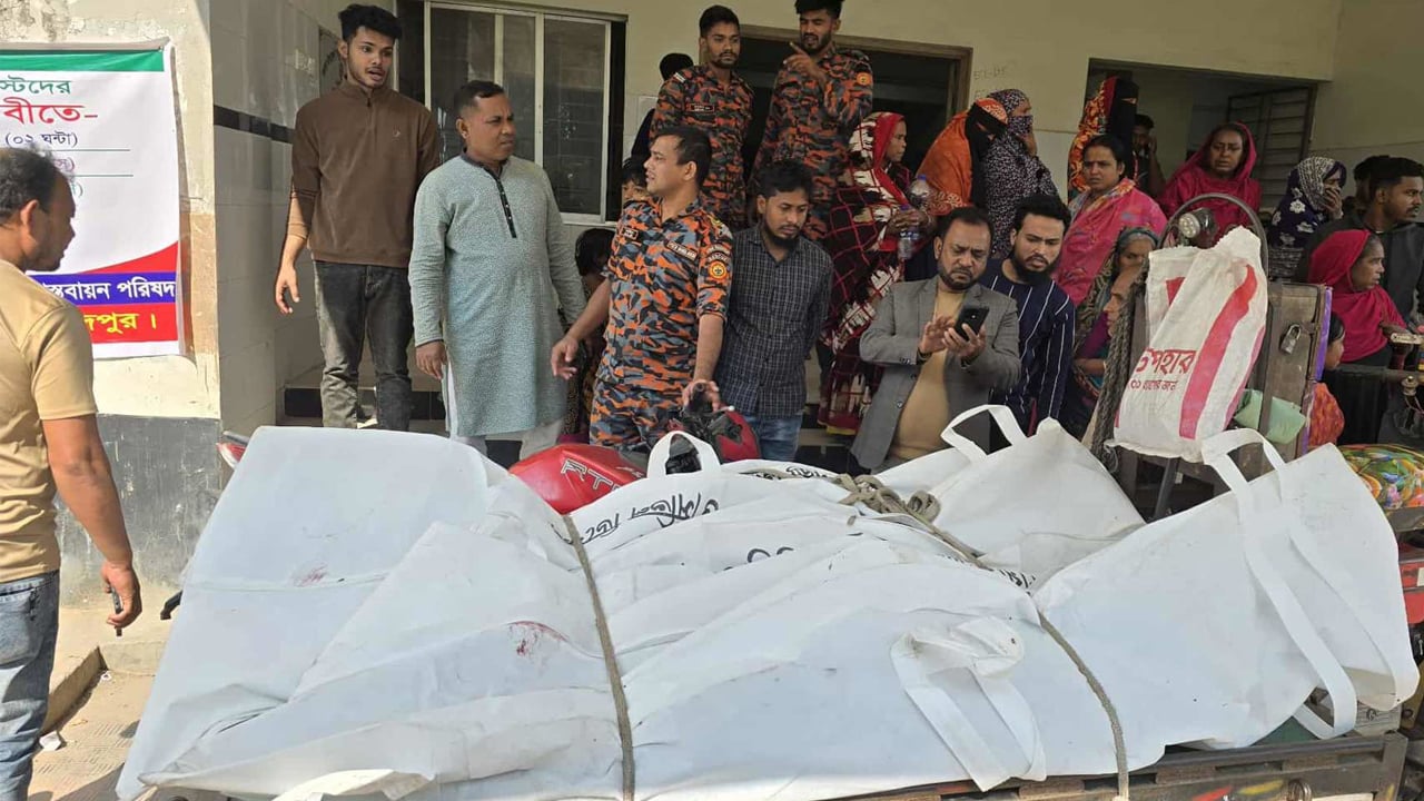 ভাঙ্গায় সড়ক দুর্ঘটনায় মা-শিশুসহ নিহত ৪