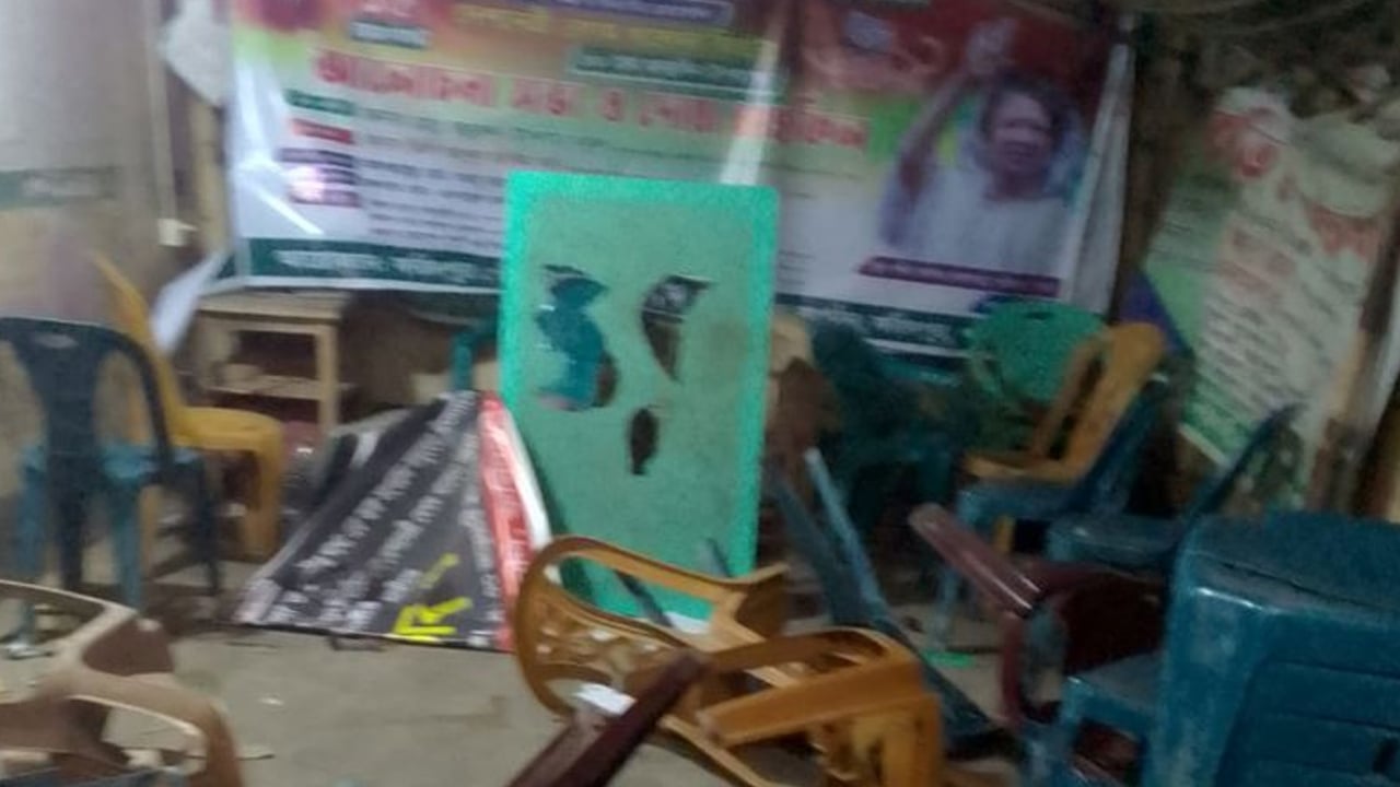 ফরিদপুরে বিএনপি অফিস ভাংচুর, ককটেল বিস্ফোরণ