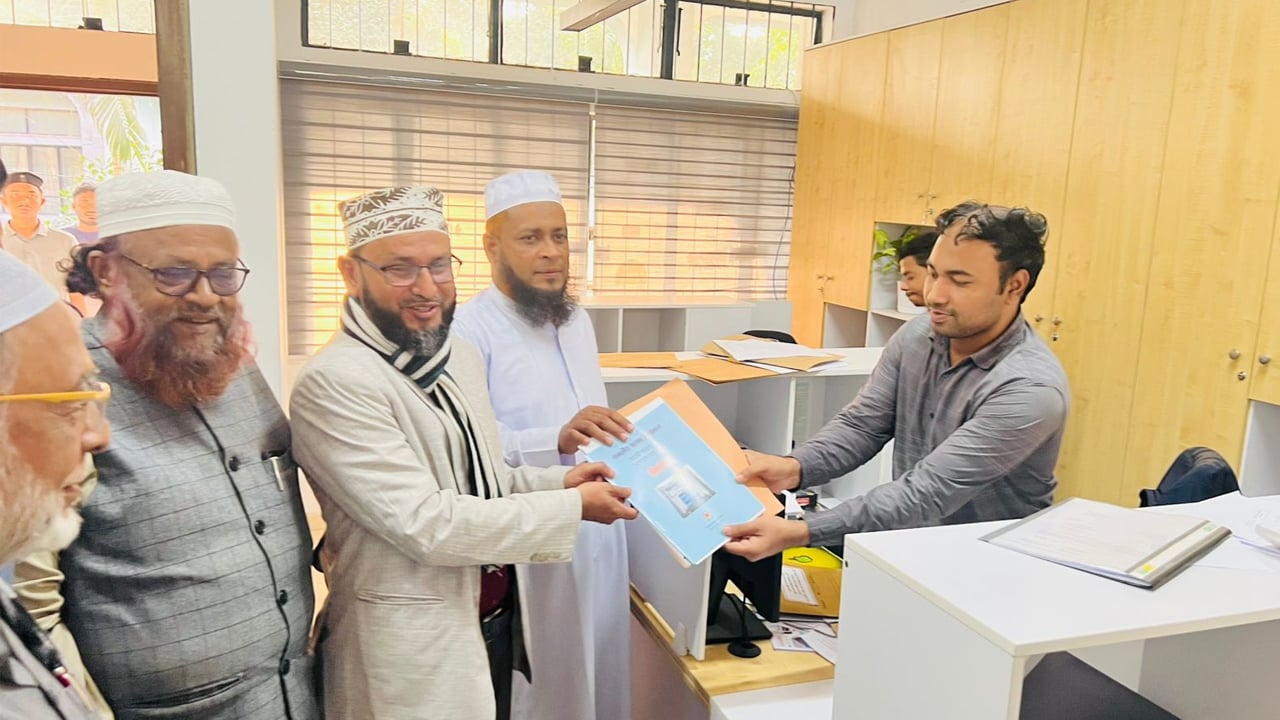 ছাত্রশিবিরের সাবেক কেন্দ্রীয় সভাপতি ডা. মানিকের মনোনয়নপত্র সংগ্রহ